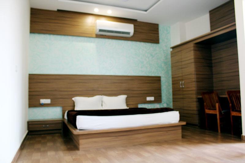 Grace Hotel Karnāl Exterior foto
