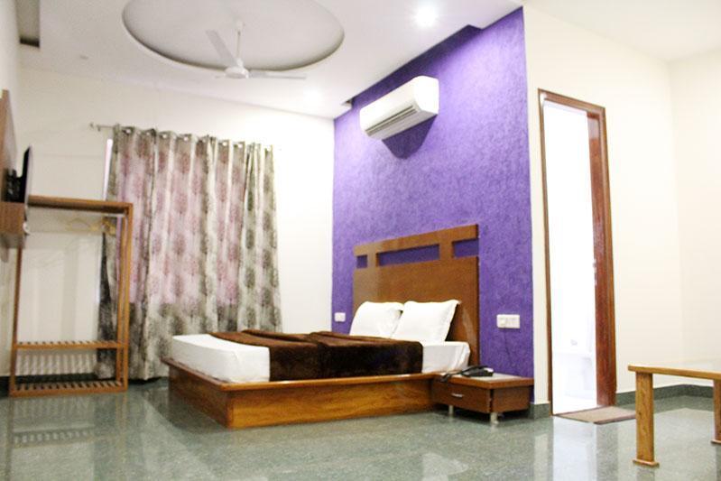 Grace Hotel Karnāl Exterior foto
